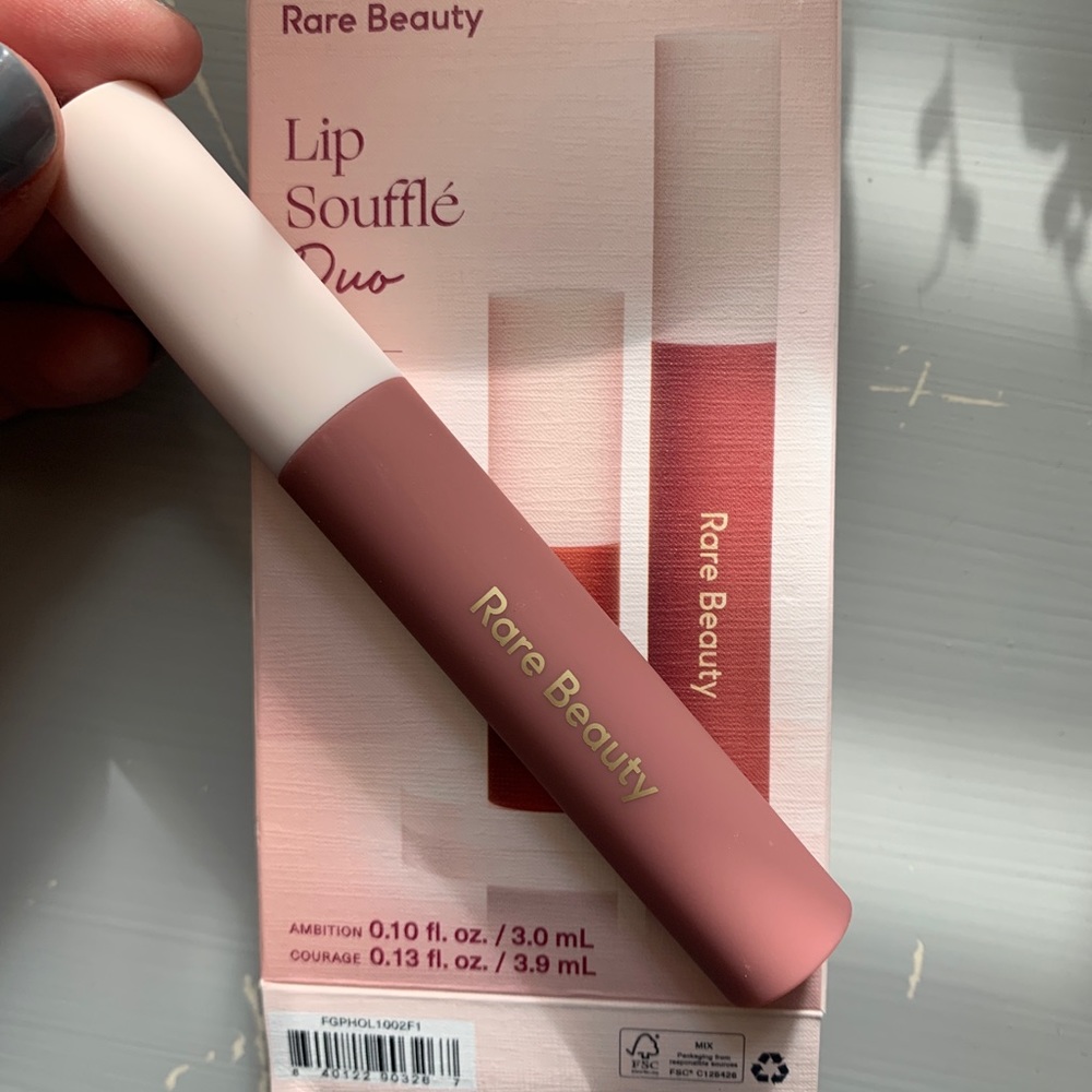 RARE BEAUTY: Matte Lip Soufflé in color Courage